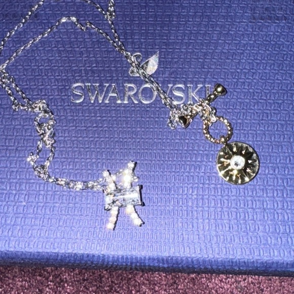 🎁PERFECT GIFT IDEA  🎁 SWAROVSKI Pisces Zodiac II necklace with emerald crystal. - Picture 10 of 15